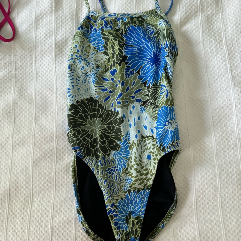 green and blue floral jolyn suit size 26